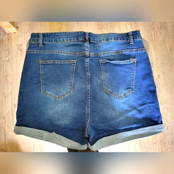 SHEIN Misses/Juniors Curve Ripped Denim Shorts Size 1X (14) - Picture 2 of 3